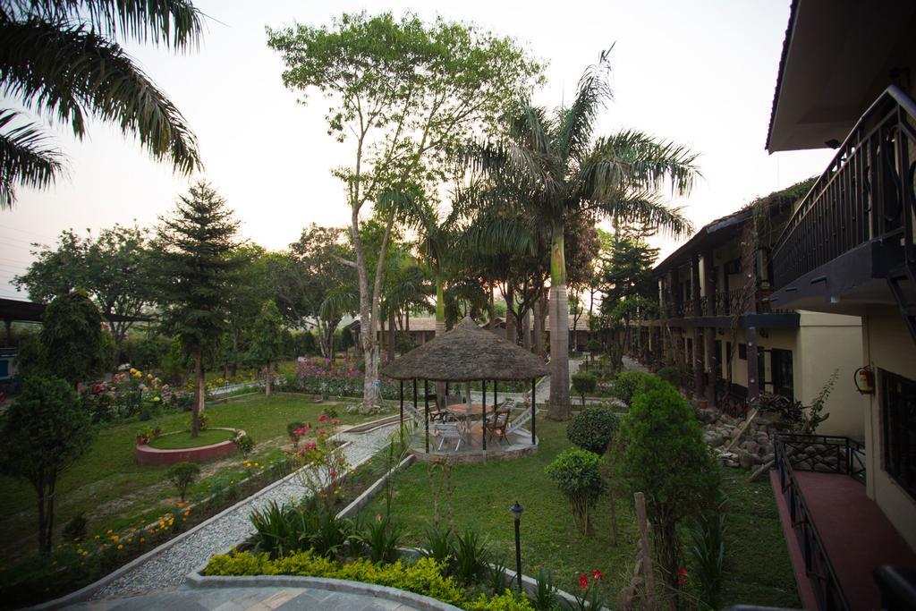 Chitwan Adventure Resort Sauraha Luaran gambar
