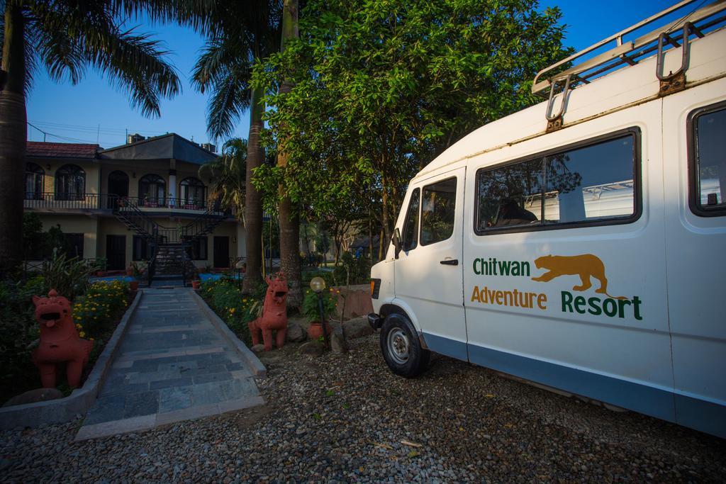 Chitwan Adventure Resort Sauraha Luaran gambar