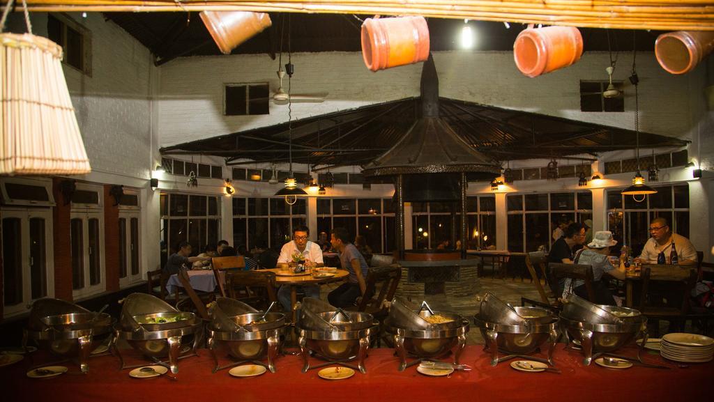 Chitwan Adventure Resort Sauraha Luaran gambar