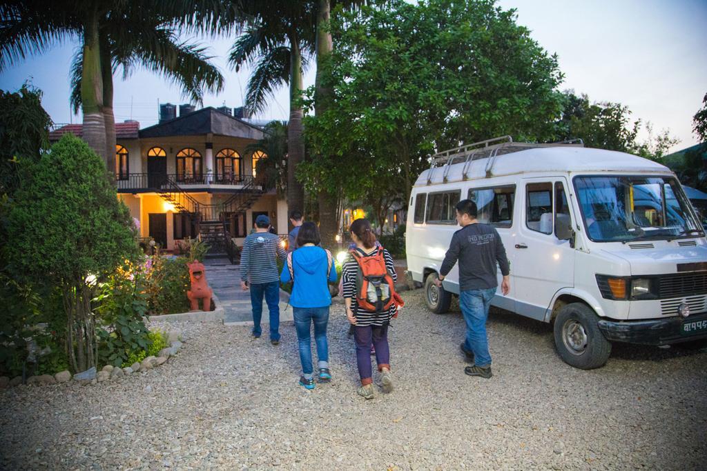Chitwan Adventure Resort Sauraha Luaran gambar