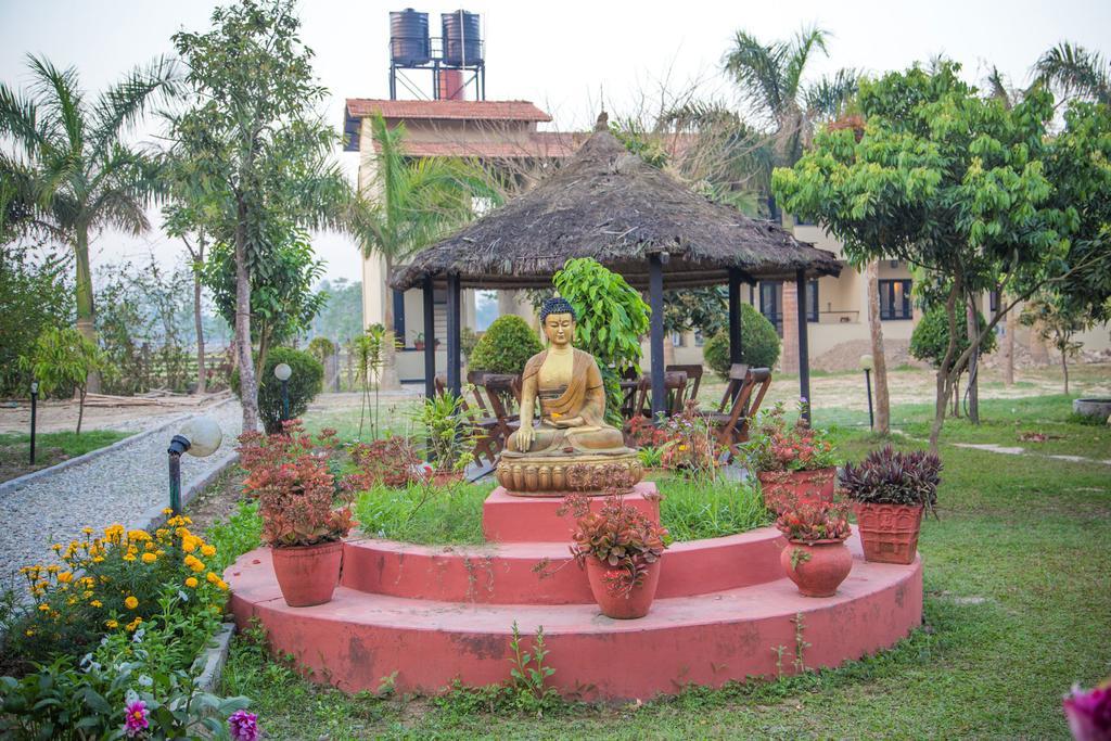 Chitwan Adventure Resort Sauraha Luaran gambar