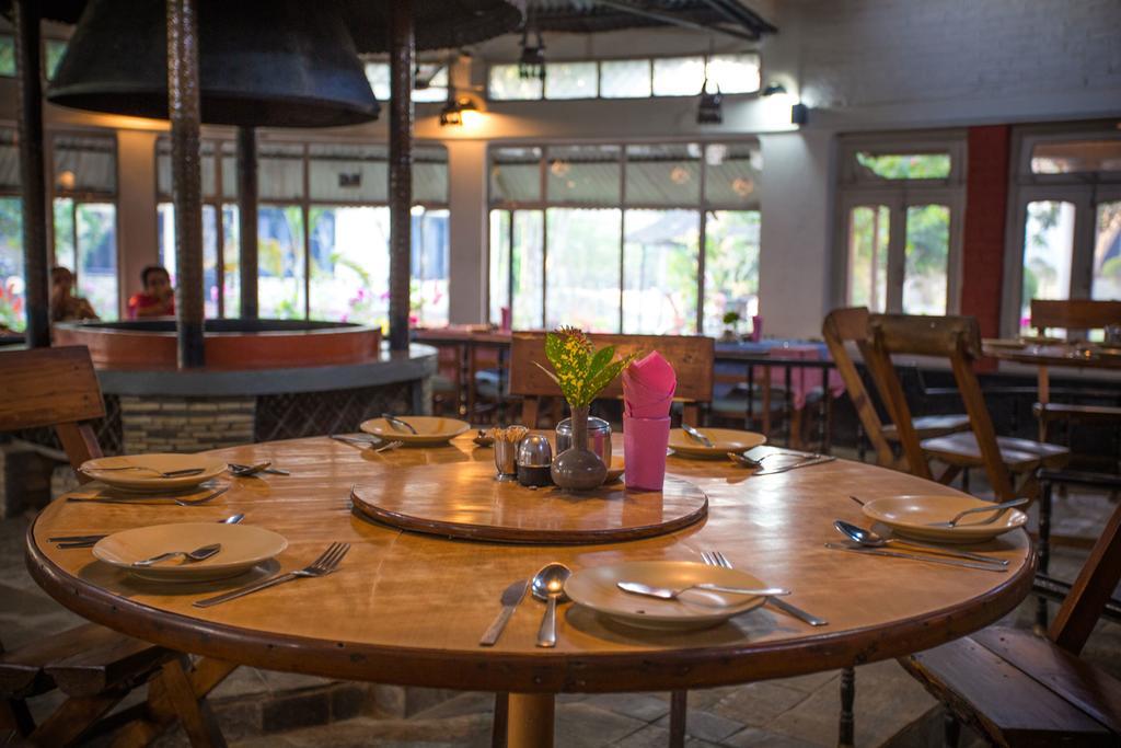 Chitwan Adventure Resort Sauraha Luaran gambar