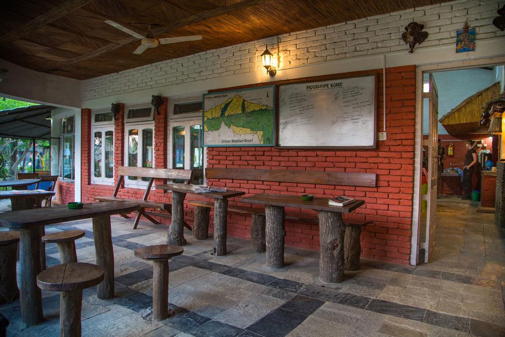 Chitwan Adventure Resort Sauraha Luaran gambar