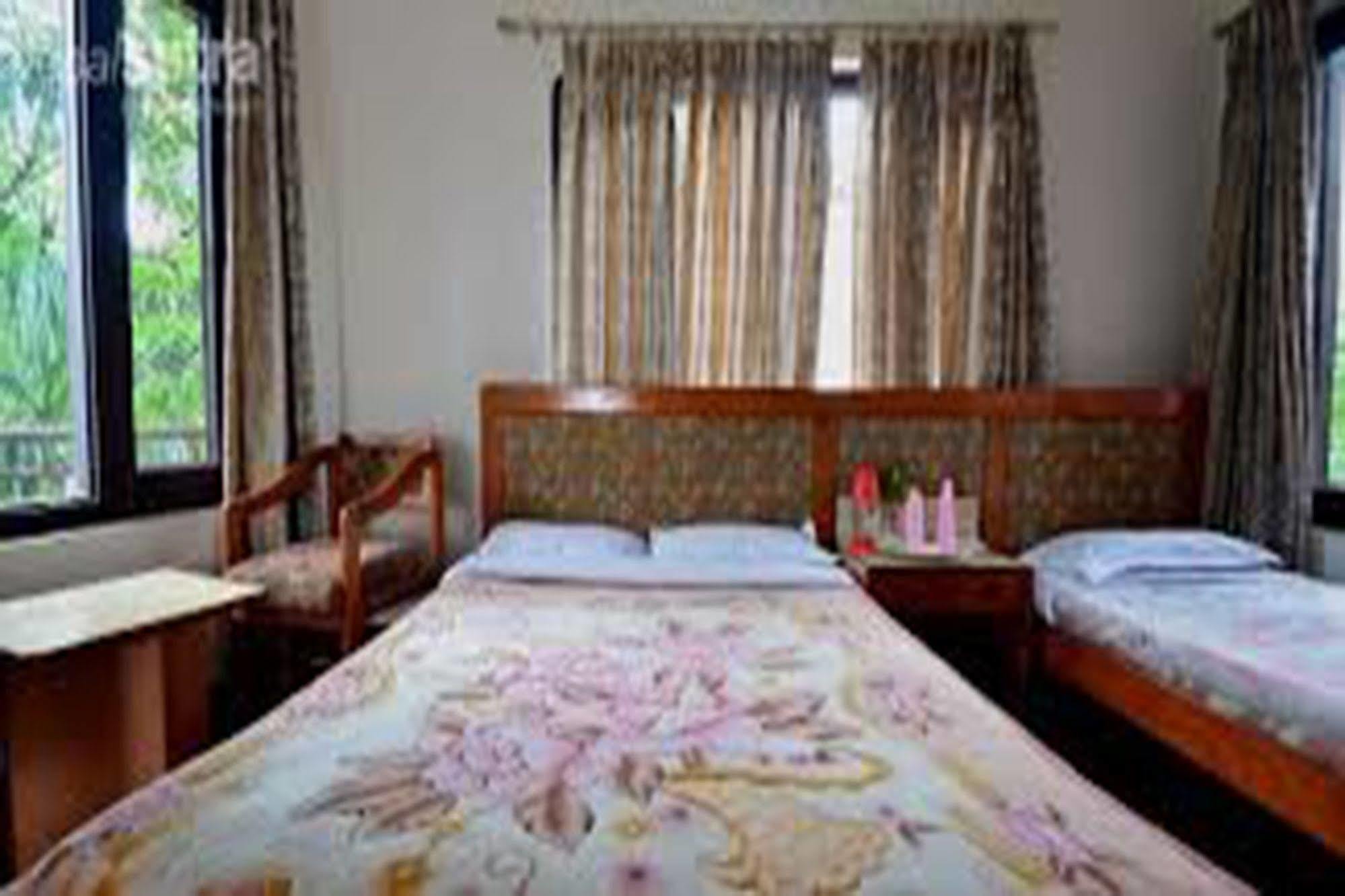 Chitwan Adventure Resort Sauraha Luaran gambar