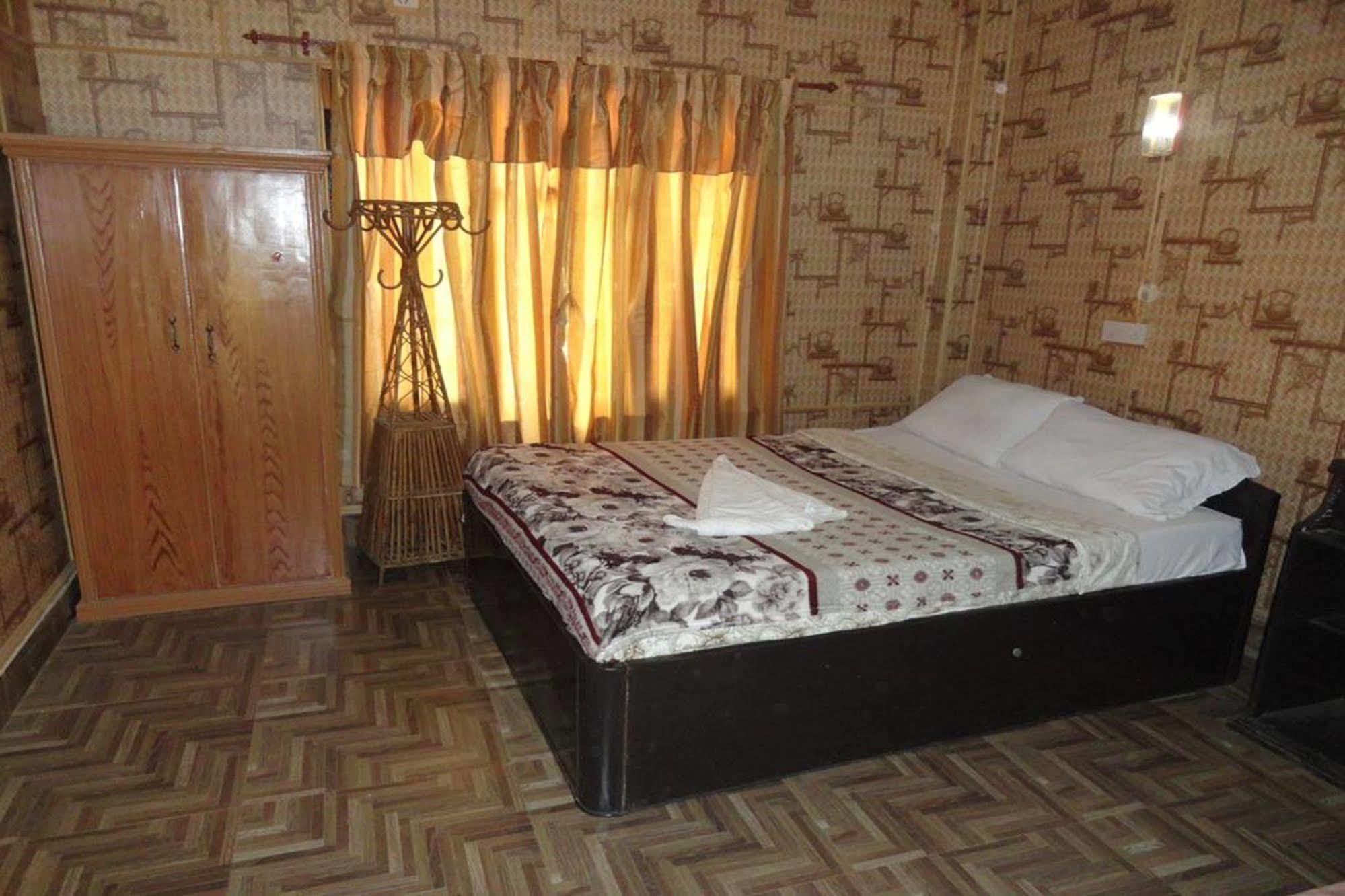 Chitwan Adventure Resort Sauraha Luaran gambar