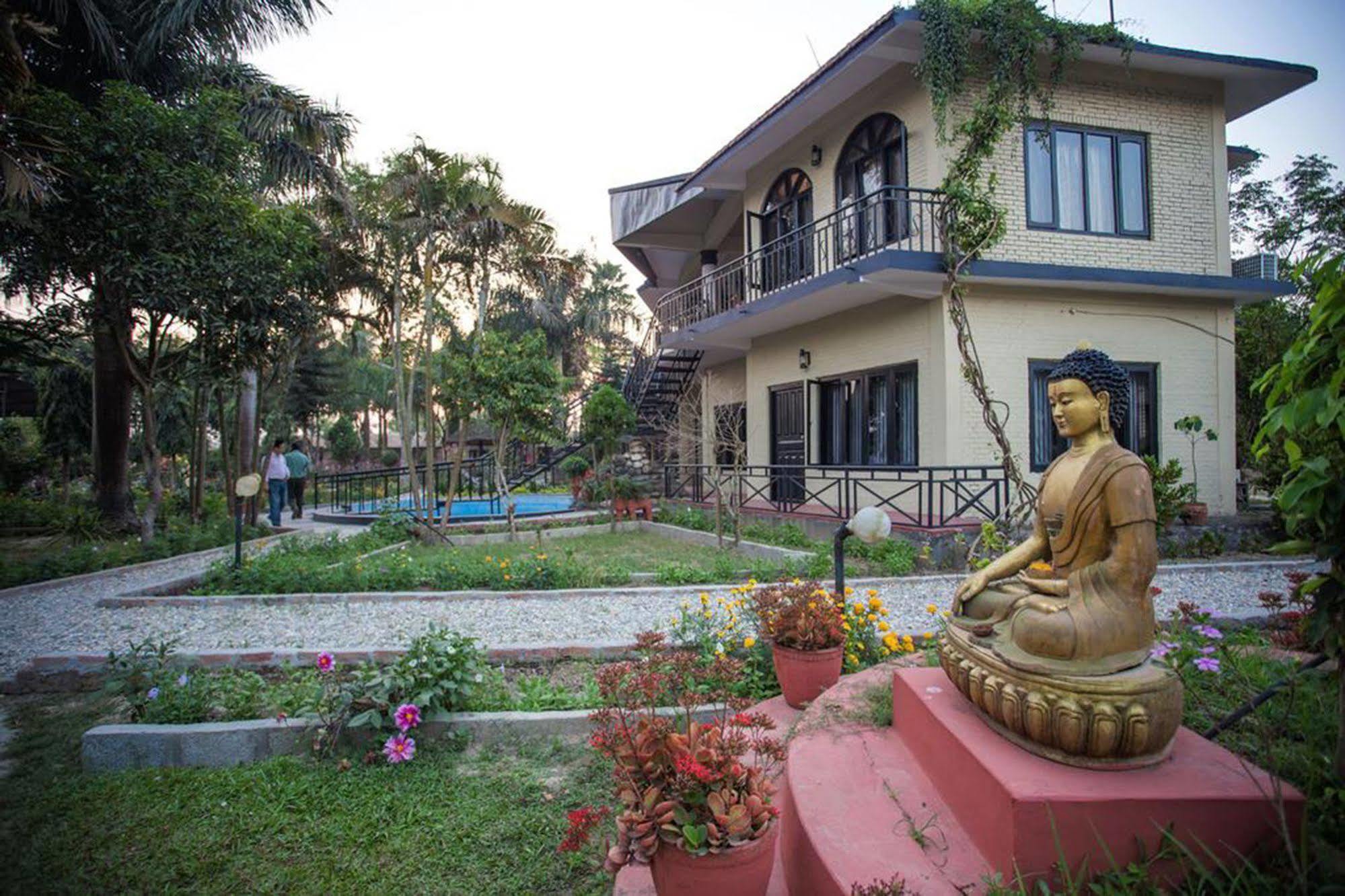 Chitwan Adventure Resort Sauraha Luaran gambar