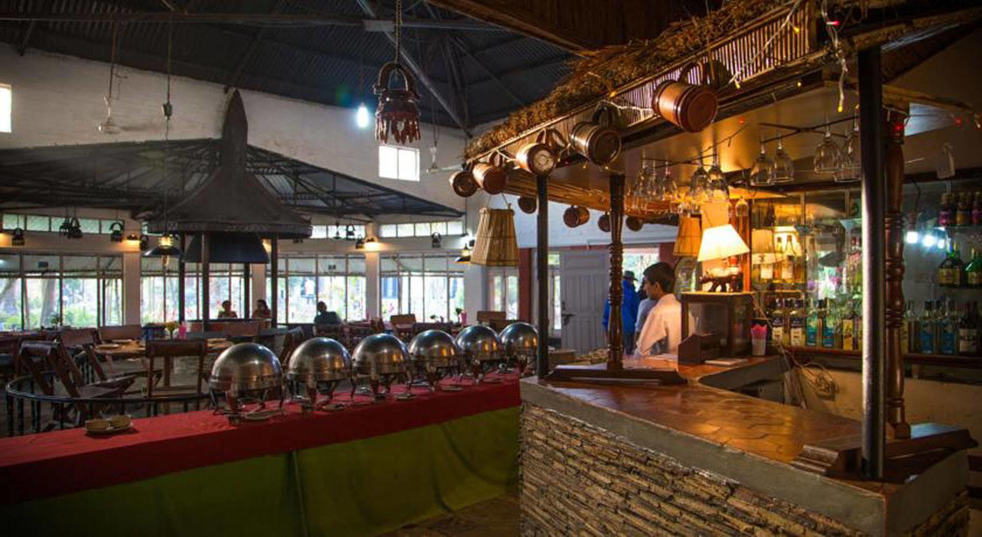 Chitwan Adventure Resort Sauraha Luaran gambar