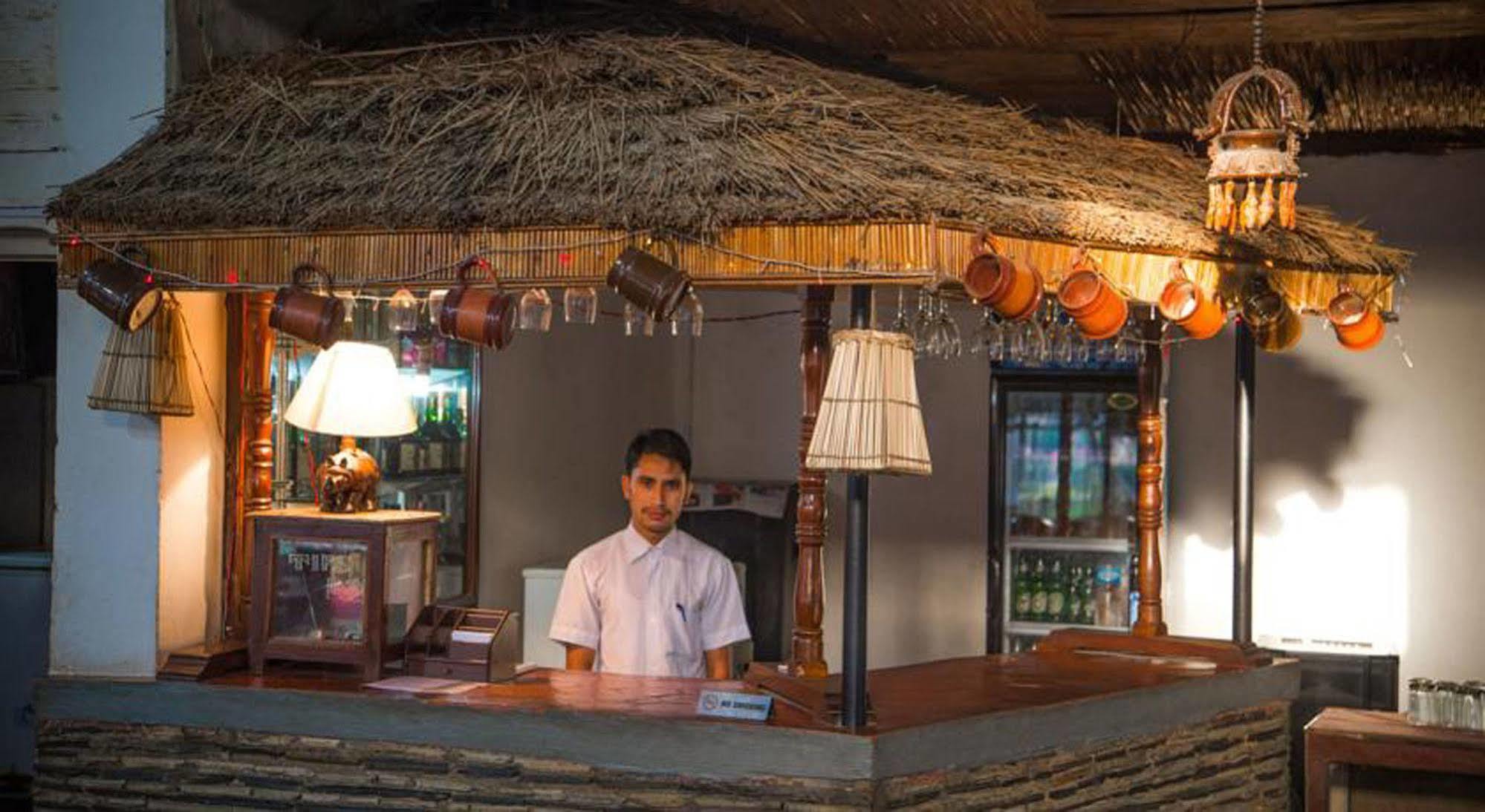 Chitwan Adventure Resort Sauraha Luaran gambar