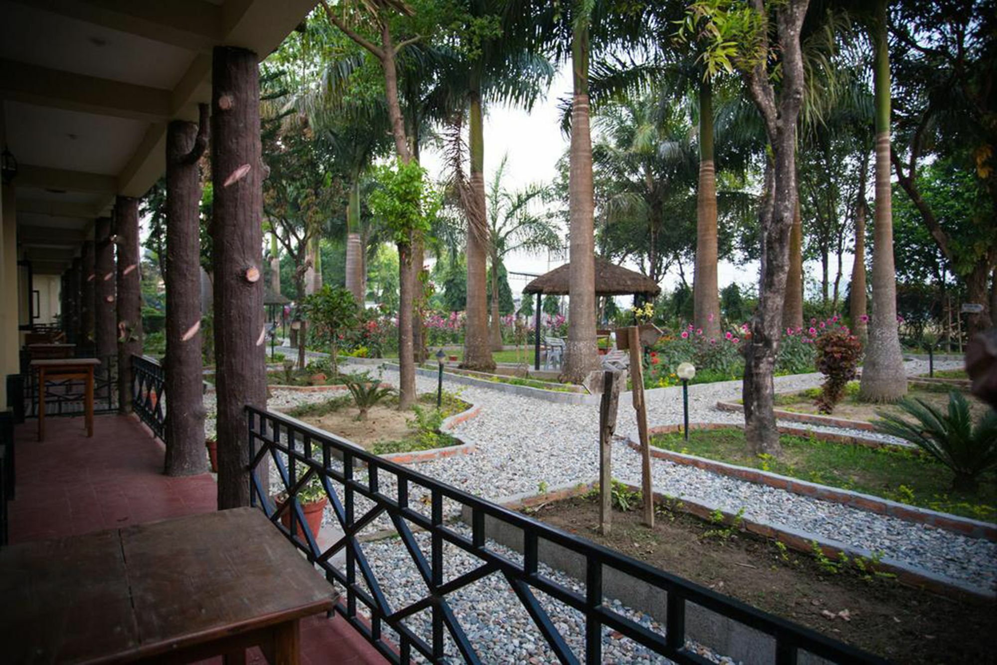 Chitwan Adventure Resort Sauraha Luaran gambar